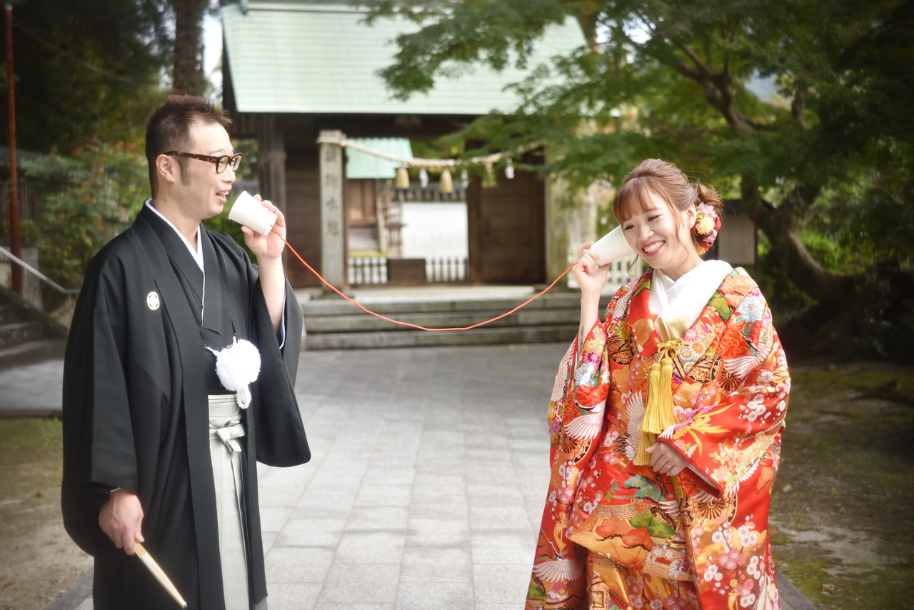 フラワーシャワーで祝福