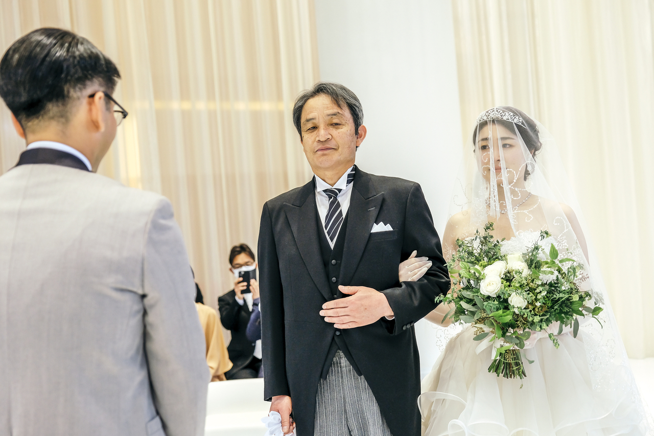 新婦父と入場